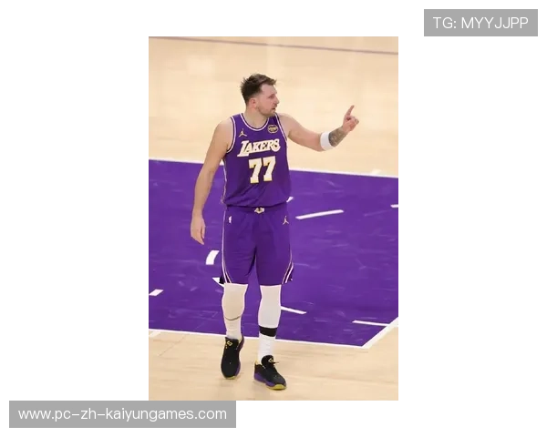 东契奇中距离稳定输出,独行侠持续发力 东契奇中距离稳定输出,独行侠持续发力